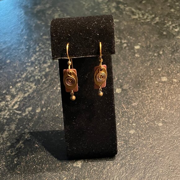 Elegant Curved Velvet-Covered Earring Display (NWOT) - Picture 8 of 8